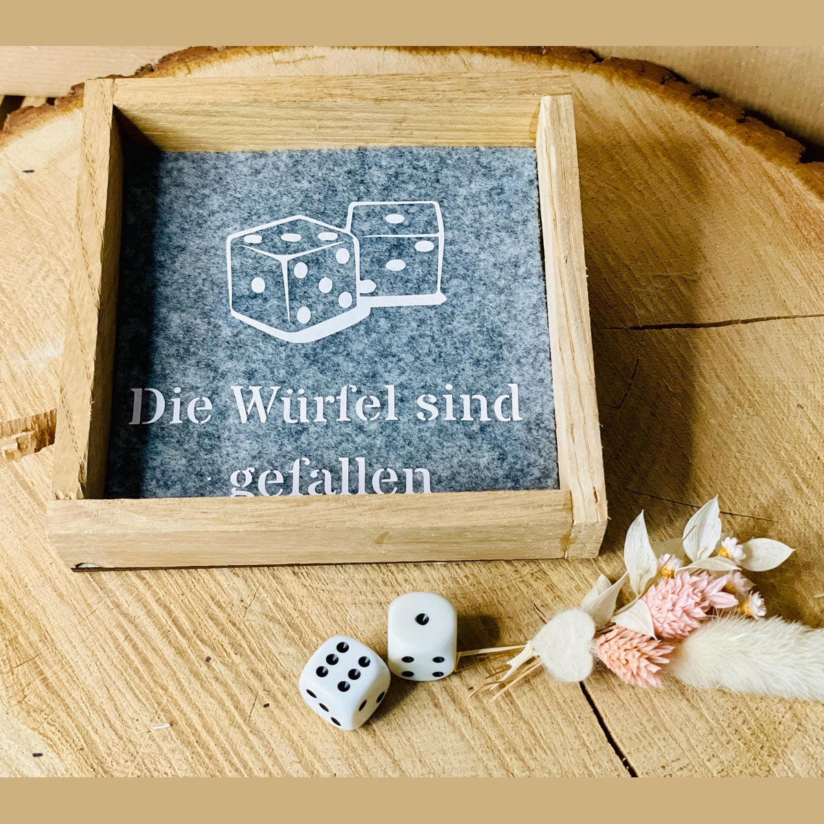 Würfelschale für würfelspiele aus Holz 17x17cm Hundenapf Das Glückswerk
