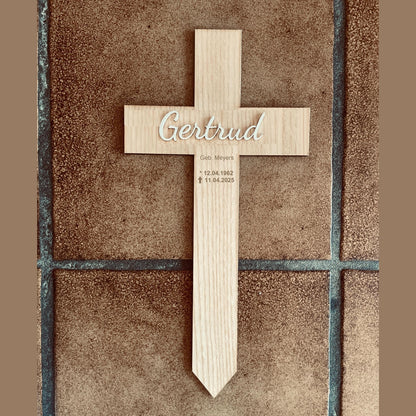 Kreuz vorläufiger Grabstein provisorisches grabreuz aus Holz 40 cm mit weißem oder Schwarzem Namen aus Acryl Kreuz Das Glückswerk