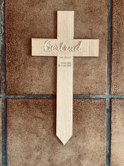 Grabkreuz Holz vorläufig, mit Namen aus Acryl personalisierbar, provisorischer Grabstein für Gedenkstätte, DasGlueckswerk, Personalisierte Geschenk, Grave Markers & Decoration, Holz, acryl