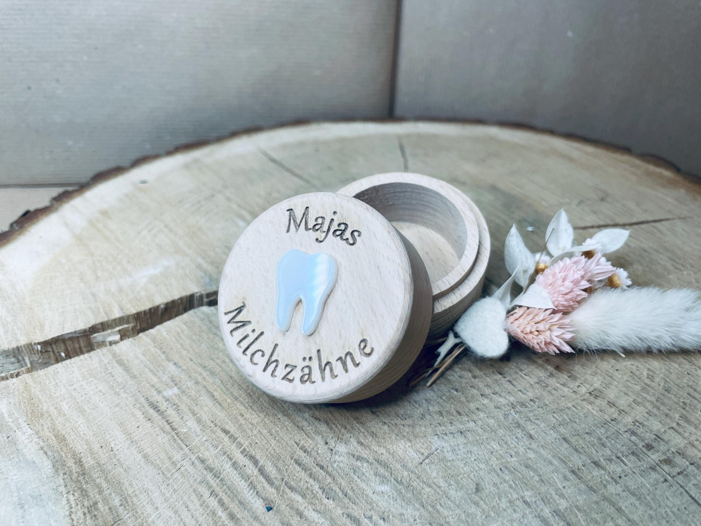 Personalisierte Zahndose aus Holz mit Acrylglas-Zahn – Erinnerungsstück für Milchzähne