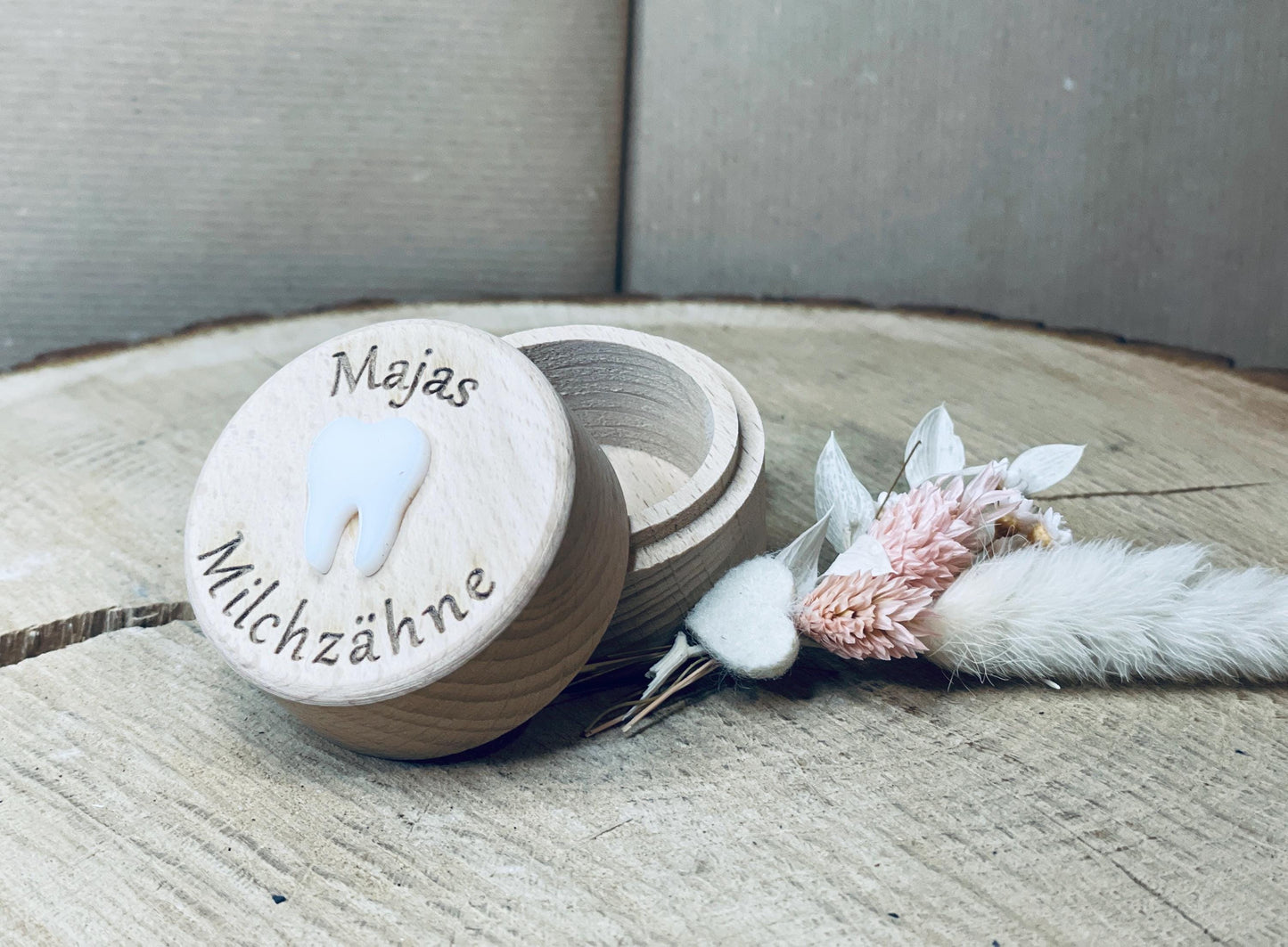 Personalisierte Zahndose aus Holz mit Acrylglas-Zahn – Erinnerungsstück für Milchzähne