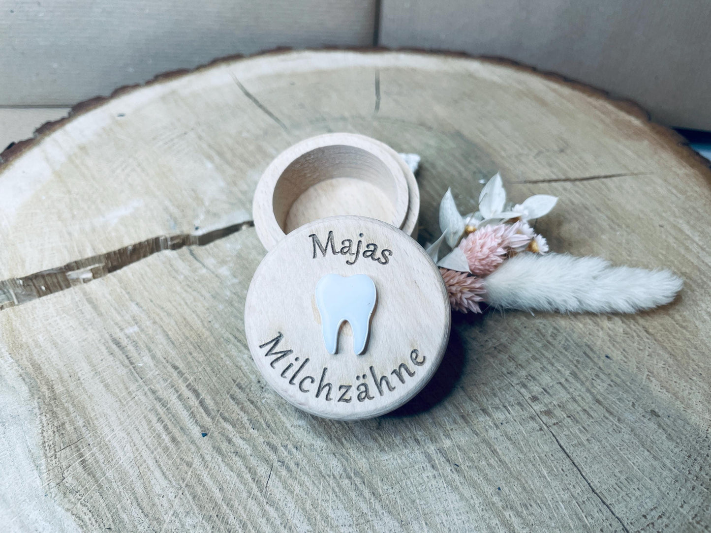 Personalisierte Zahndose aus Holz mit Acrylglas-Zahn – Erinnerungsstück für Milchzähne