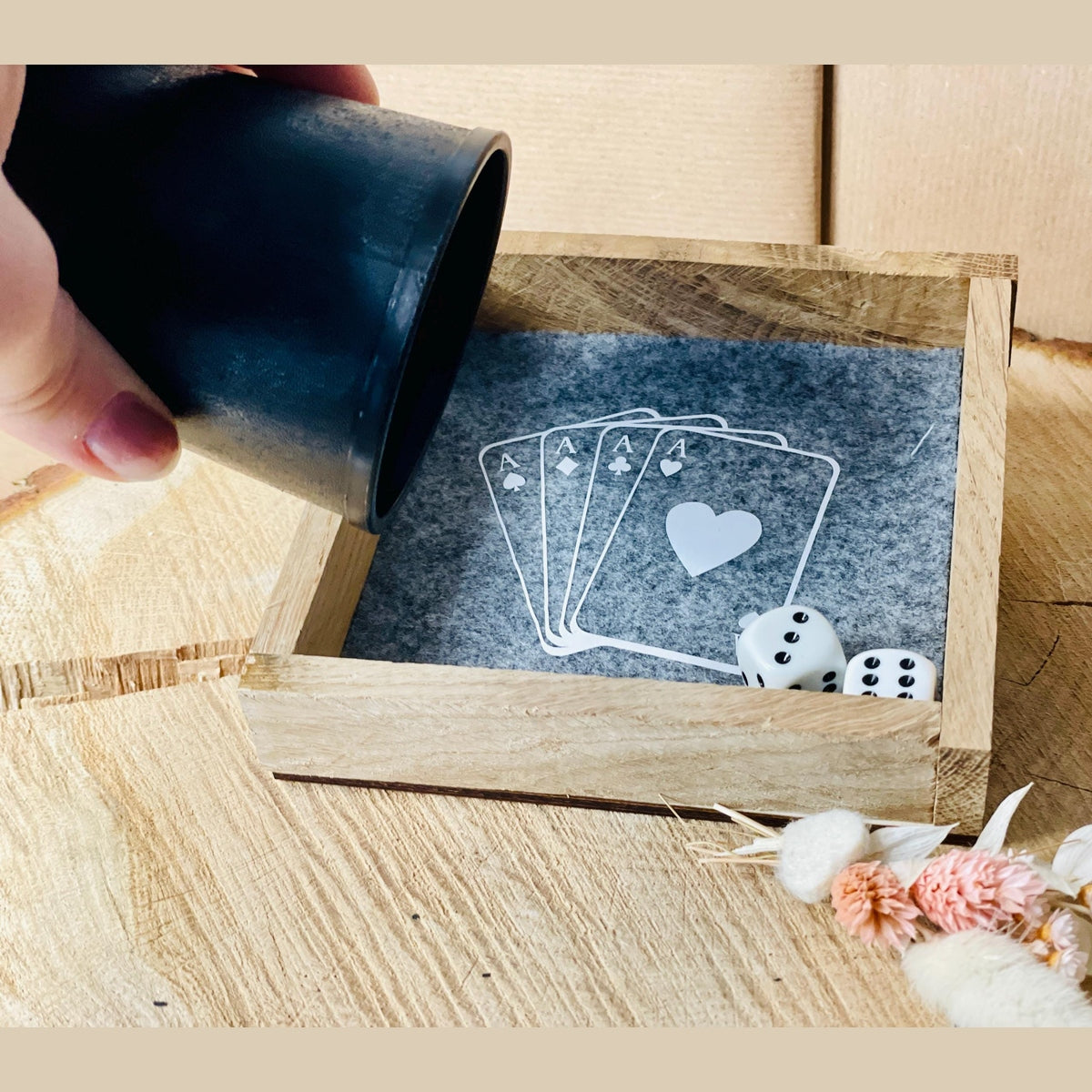 Würfelschale für würfelspiele aus Holz 17x17cm Hundenapf Das Glückswerk