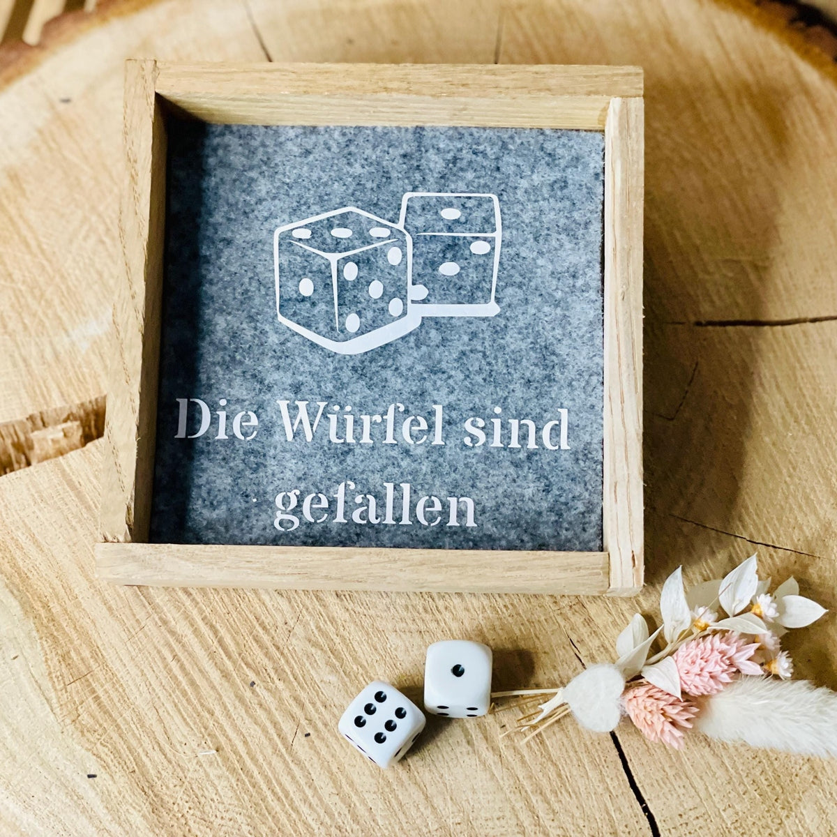 Würfelschale für würfelspiele aus Holz 17x17cm Hundenapf Das Glückswerk