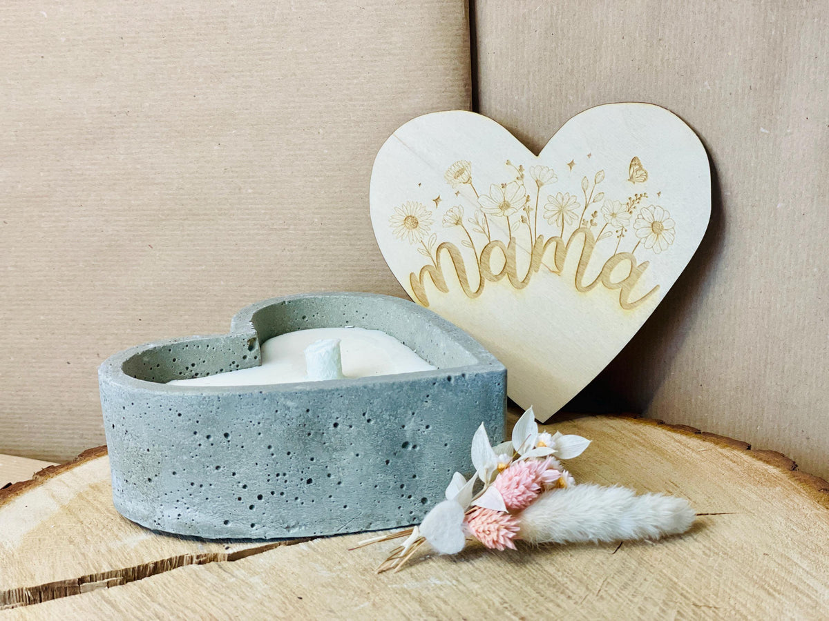 Betonkerze Herz mit Gravur Mama, graue Dauerkerze mit Holzdeckel, Geschenk Muttertag, DasGlueckswerk, Kerzen aus Beton, Candles, holz, wachs, Beton, Glasfaser