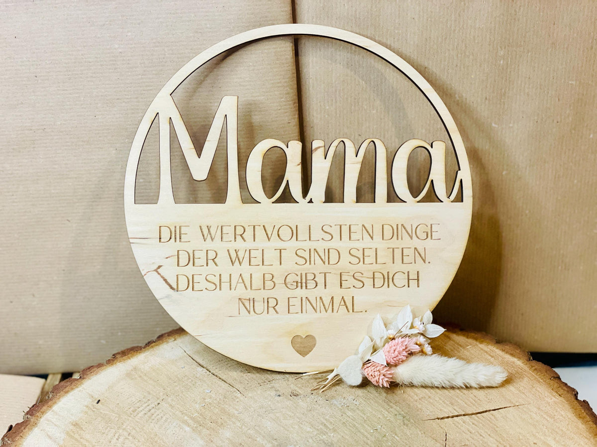 Holzkranz Mama mit Gravur, personalisiertes Holzschild Wanddeko, Geschenk zum Muttertag 10-29 cm, DasGlueckswerk, Dekoration, Door Hangers, Holz