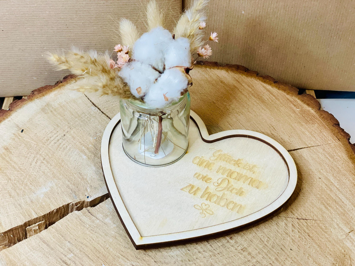 LASER SVG DATEI Herzständer zum Muttertag – „Glück ist, eine Mama wie dich zu haben“, DasGlueckswerk, Digitale Laserdateien, Decorative Trays, 