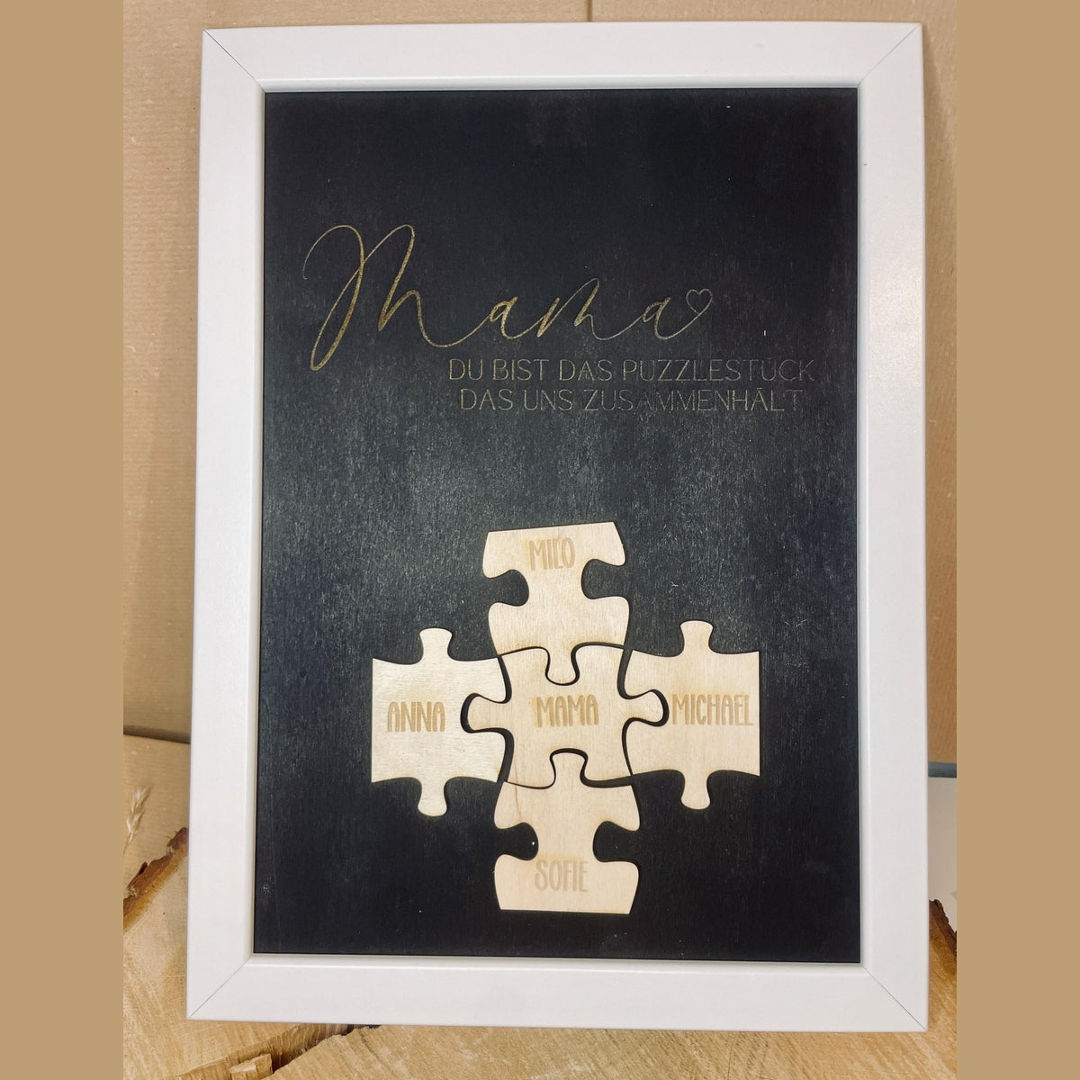 Puzzle für Mama zum Muttertag – „Du bist das Puzzlestück, das uns zusammenhält“ mit personalisierten Holzpuzzleteilen Bild Das Glückswerk