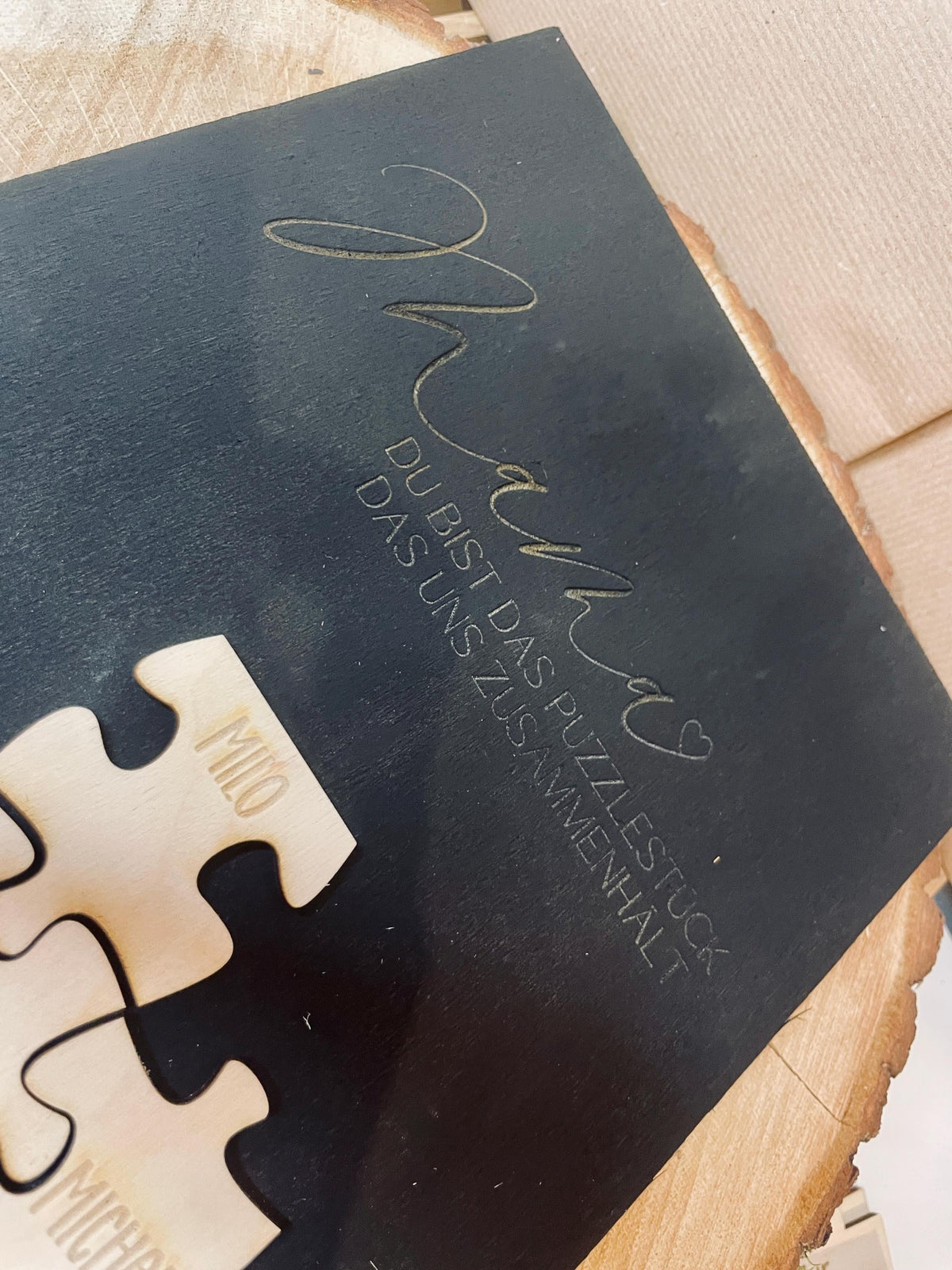 Puzzle für Mama personalisiert, Holzpuzzle mit Spruch Puzzlestück das uns zusammenhält, Muttertag, DasGlueckswerk, Dekoration, Door Hangers, Holz