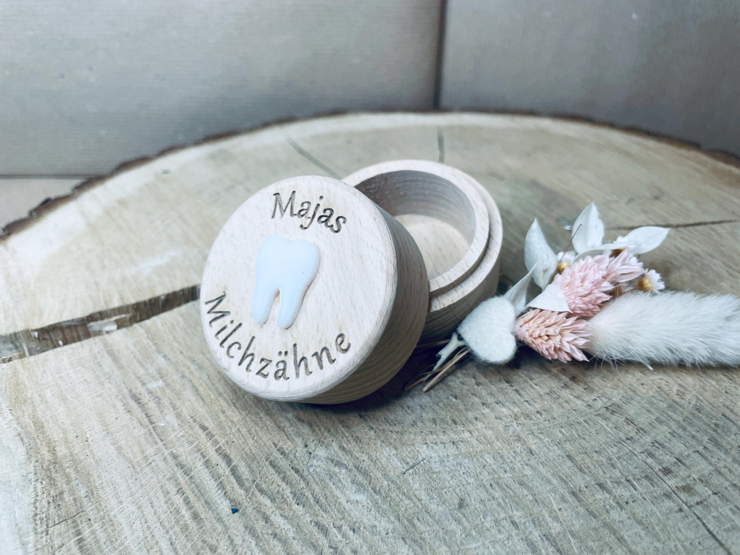 Personalisierte Zahndose aus Holz mit Acrylglas-Zahn – Erinnerungsstück für Milchzähne
