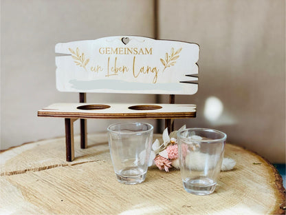 Holzbank Hochzeit Paargeschenk, Gravur Hand in Hand ein Leben lang, mit Schnapsgläsern, DasGlueckswerk, Dekoration, Figurines & Knick Knacks, holz, Glas