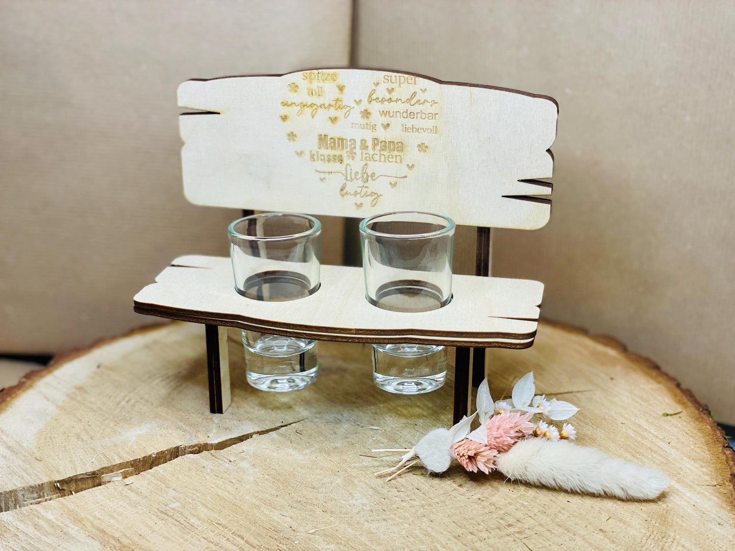 handgemachte Holzbank, personalisiertes Geschenk, Herzgravur, Wortwolke, Mama Geschenk, Papa Geschenk, Oma Geschenk, Opa