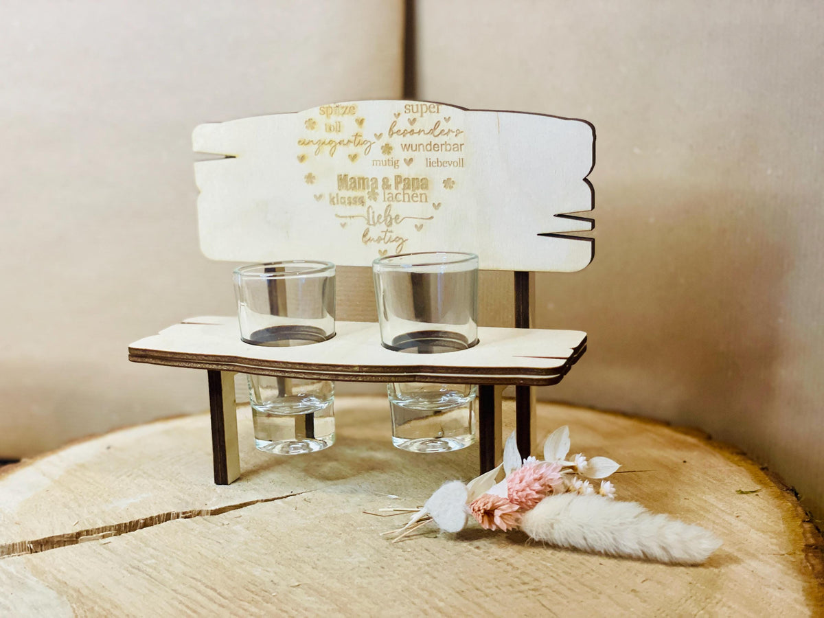 Holzbank Herzgravur Wortwolke, personalisiert für Mama Papa Oma Opa, Familiengeschenk, DasGlueckswerk, Dekoration, Figurines & Knick Knacks, holz, Glas