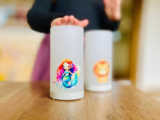 Weiße kabellose Nachttischlampe mit buntem Meerjungfrau- oder Löwen-Print – Modernes, tragbares LED-Licht für Kinderzimmer und Schlafzimmer