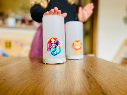 Weiße kabellose Nachttischlampe mit buntem Meerjungfrau- oder Löwen-Print – Modernes, tragbares LED-Licht für Kinderzimmer und Schlafzimmer