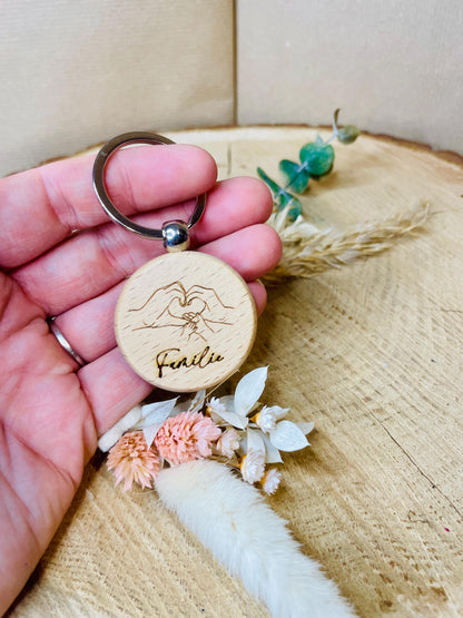 Schlüsselanhänger Holz Familiengravur, runde Form mit 2, 3 oder 4 Händen, Geschenk Familie Paar, DasGlueckswerk, Schlüsselanhänger, Keychains, Holz, metall