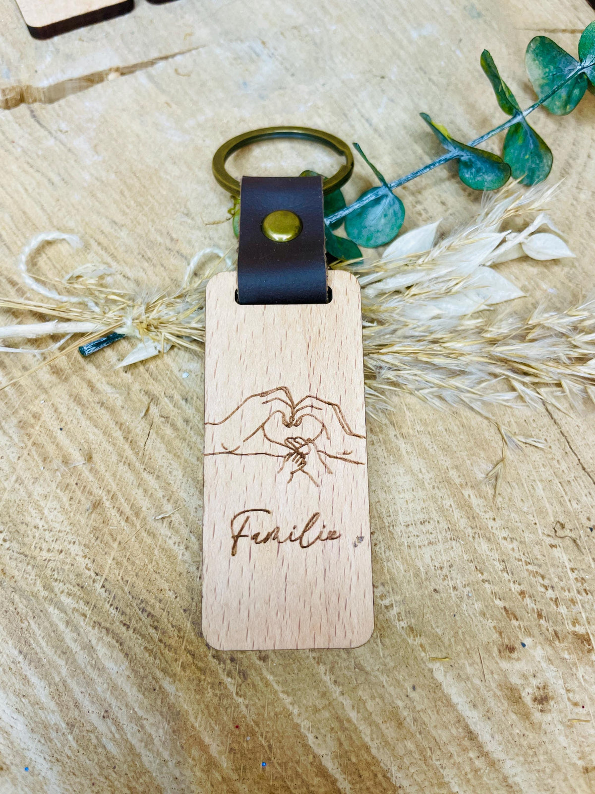 Eckiger Holz-Schlüsselanhänger mit Paar- und Familiengravur – Das Geschenk für Paare, Familien und Freunde, DasGlueckswerk, Schlüsselanhänger, Keychains, Holz, metall