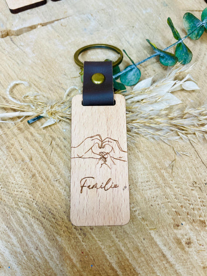 Eckiger Holz-Schlüsselanhänger mit Paar- und Familiengravur – Das Geschenk für Paare, Familien und Freunde, DasGlueckswerk, Schlüsselanhänger, Keychains, Holz, metall