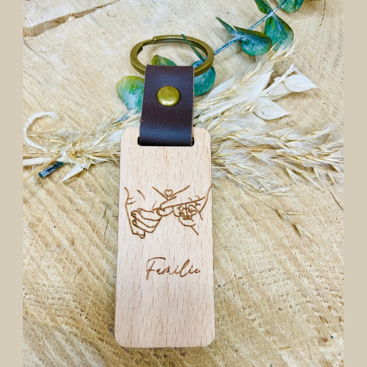 Eckiger Holz-Schlüsselanhänger mit Paar- und Familiengravur – Das perfekte Geschenk für Paare, Familien und Freunde Schlüsselanhänger Das Glückswerk