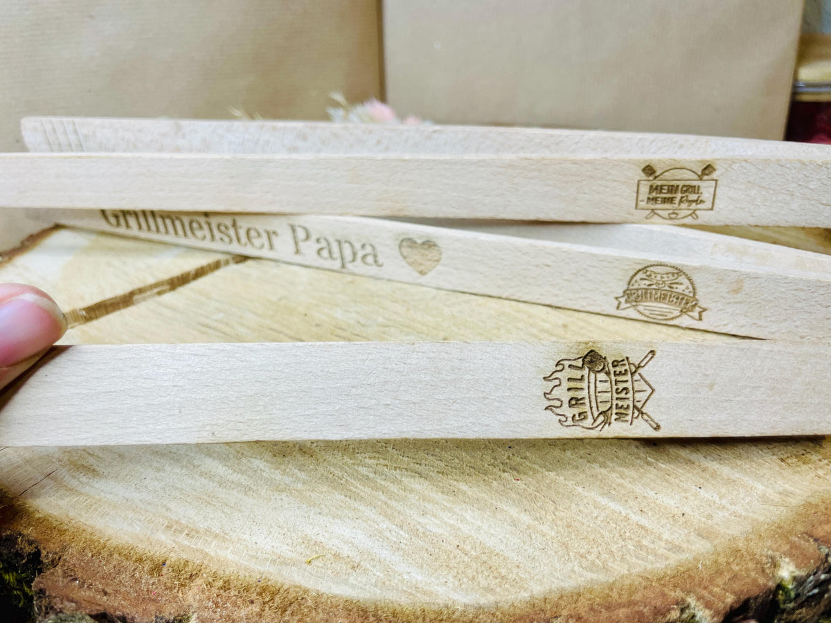 Grillzange personalisiert Edelstahl, Gravur Papa Opa, Geschenk Grillmeister, DasGlueckswerk, , Dining & Serving, holz