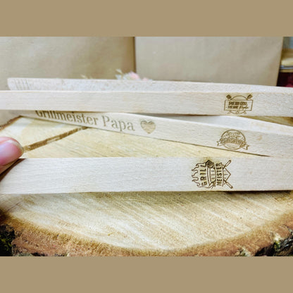 Personalisierte Grillzange mit Gravur – Das perfekte Geschenk für Papa, Opa und den Grillmeister grillzange Das Glückswerk