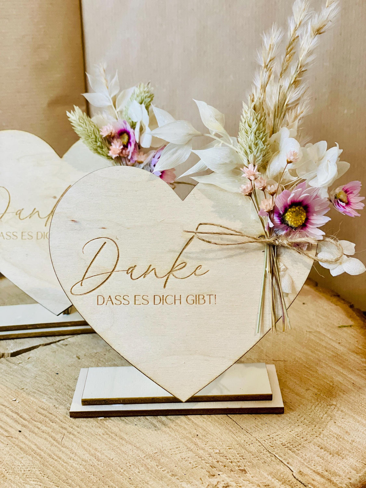 LASER SVG DATEI Dankeschön-Holzaufsteller „Danke, dass es dich gibt“ Perfekt für Diy-Projekte und Geschenke, DasGlueckswerk, Digitale Laserdateien, Greeting Cards, 