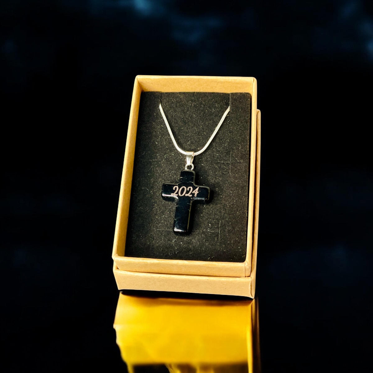 Kreuz Halskette schwarz mit Gravur, personalisiertes Schmuckgeschenk, Kommunion Taufe, DasGlueckswerk, Geburt & Baby, Charm Necklaces, obsidian