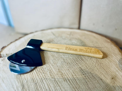Pizzabeil Deko personalisiert mit Gravur, Pizzaschneider Axtform aus Edelstahl und Holz, Geschenk für Papa, DasGlueckswerk, Geburtstag, Cooking Utensils & Gadgets, holz, edelstahl, plastik