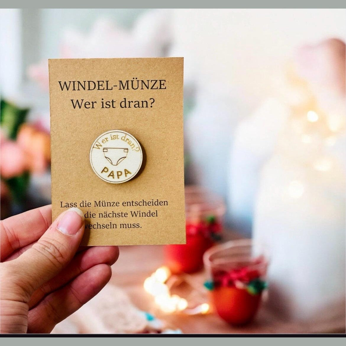 Windelmünze – Gravierte Holzmünze für frischgebackene Eltern Geschenk Geburt Das Glückswerk