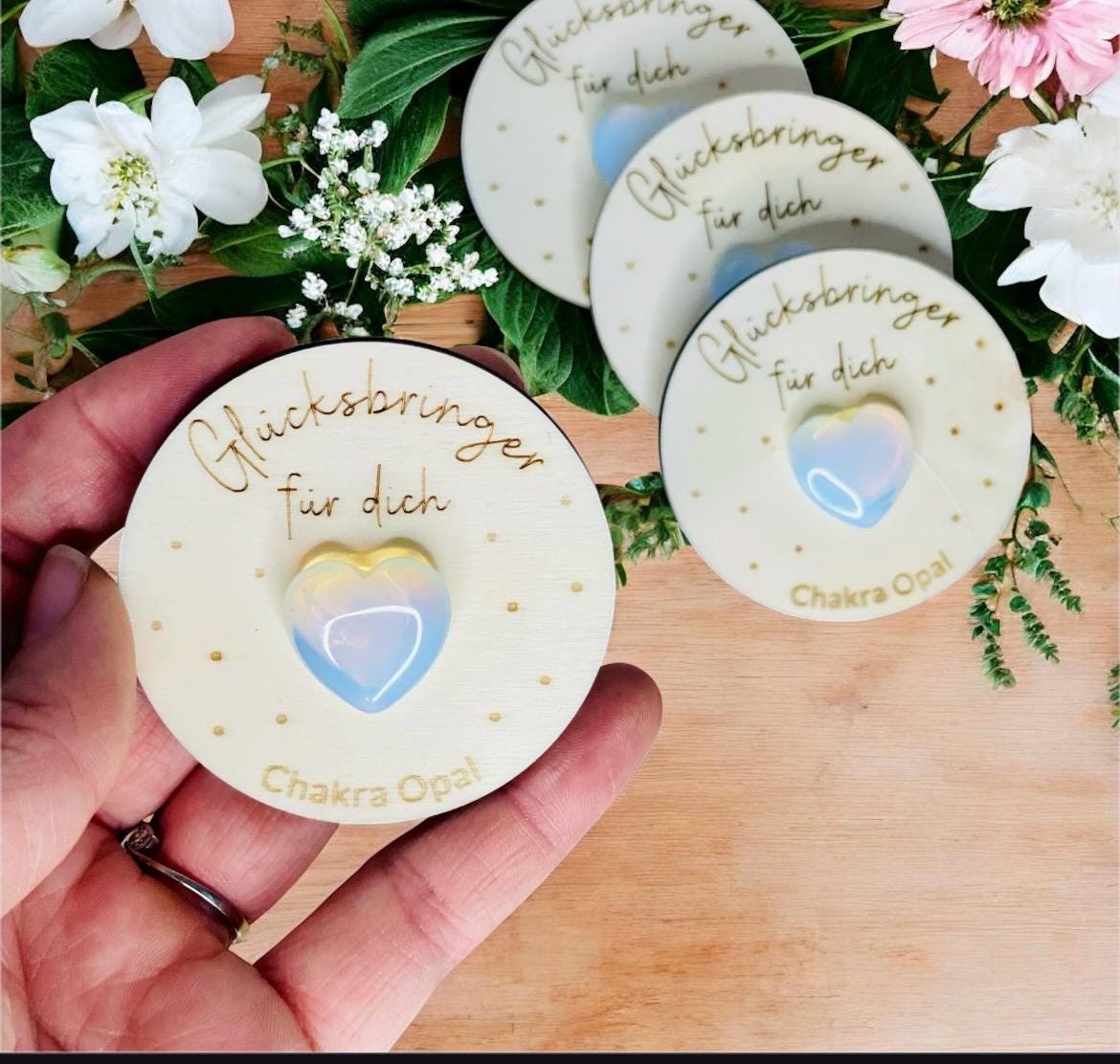 Glücksbringer mit chakra opal in Herzform Geschenk Das Glückswerk
