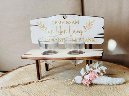 geldgeschenk zur hochzeit  trauung bank holzbank mit gläser pinnchen schnapsgläsern gravurpersonalisiert individualisiert