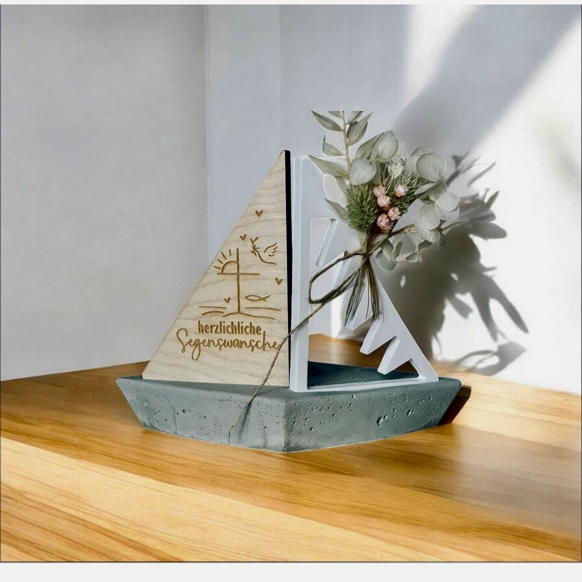 Teelichthalter in Boot-Form mit Gravur, ideal als Geschenk zur Taufe, Kommunion oder Konfirmation: "herzliche Segenswünsche" gravur Teelichhalter Das Glückswerk