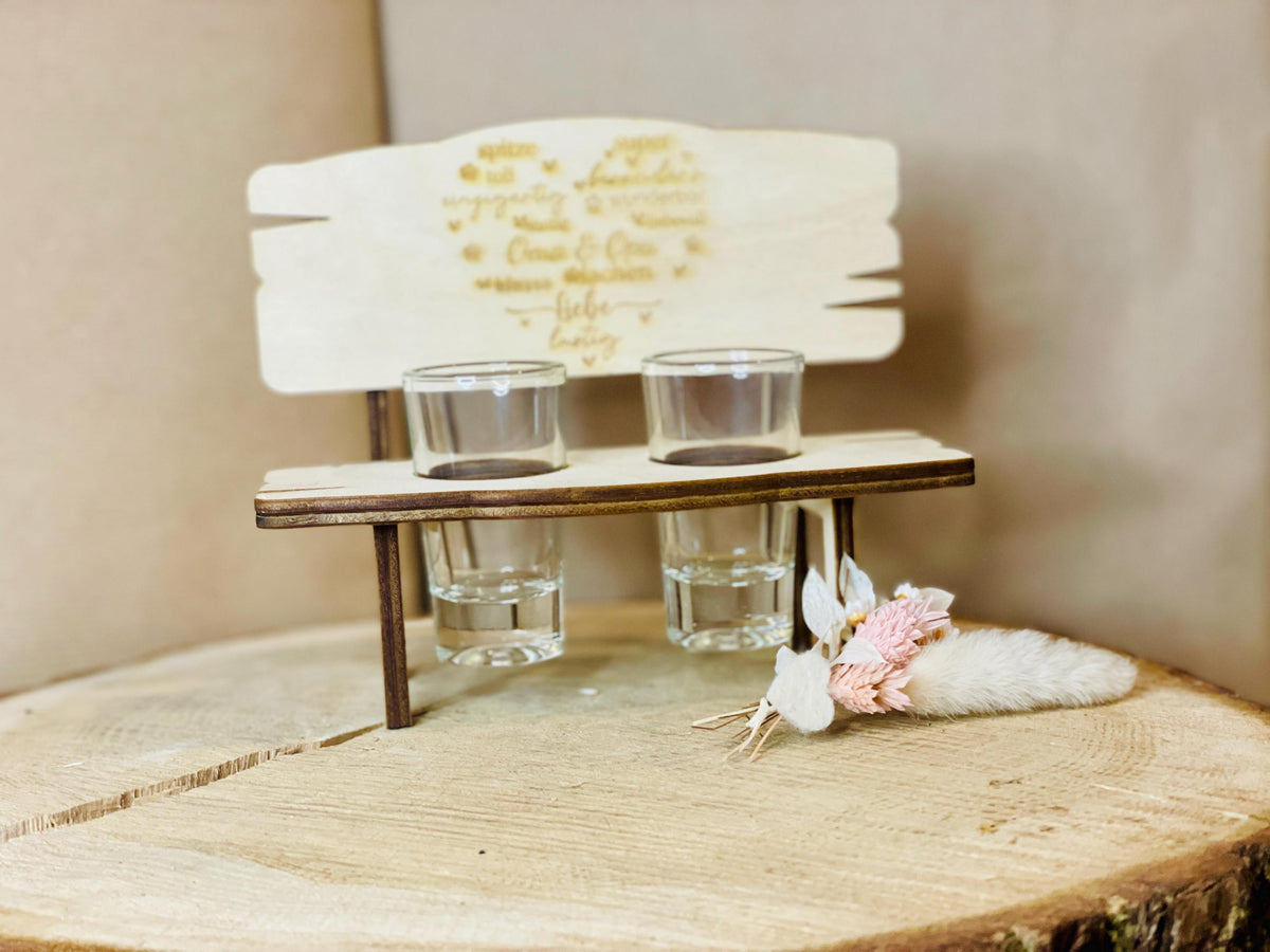 Holzbank Herzgravur Wortwolke, personalisiert für Mama Papa Oma Opa, Familiengeschenk, DasGlueckswerk, Dekoration, Figurines & Knick Knacks, holz, Glas