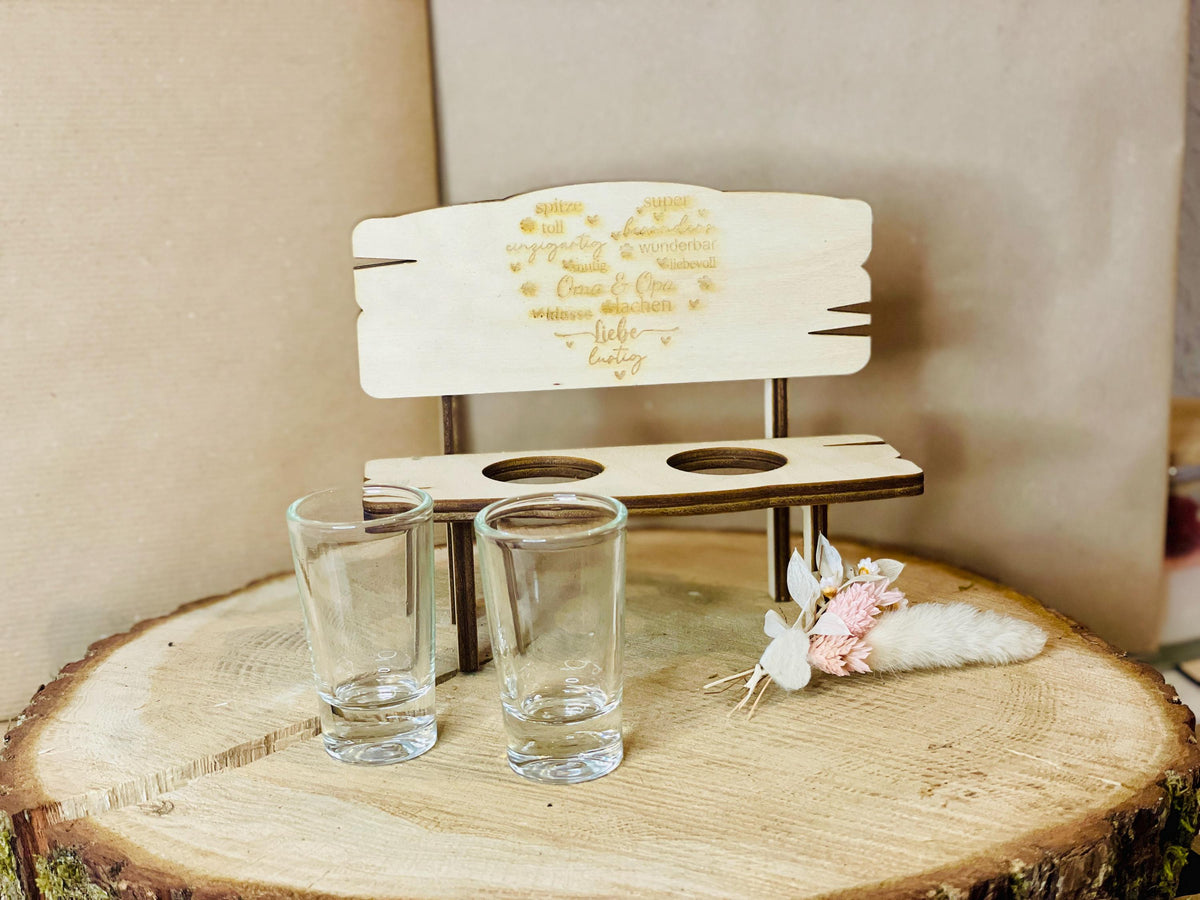 Holzbank Herzgravur Wortwolke, personalisiert für Mama Papa Oma Opa, Familiengeschenk, DasGlueckswerk, Dekoration, Figurines & Knick Knacks, holz, Glas