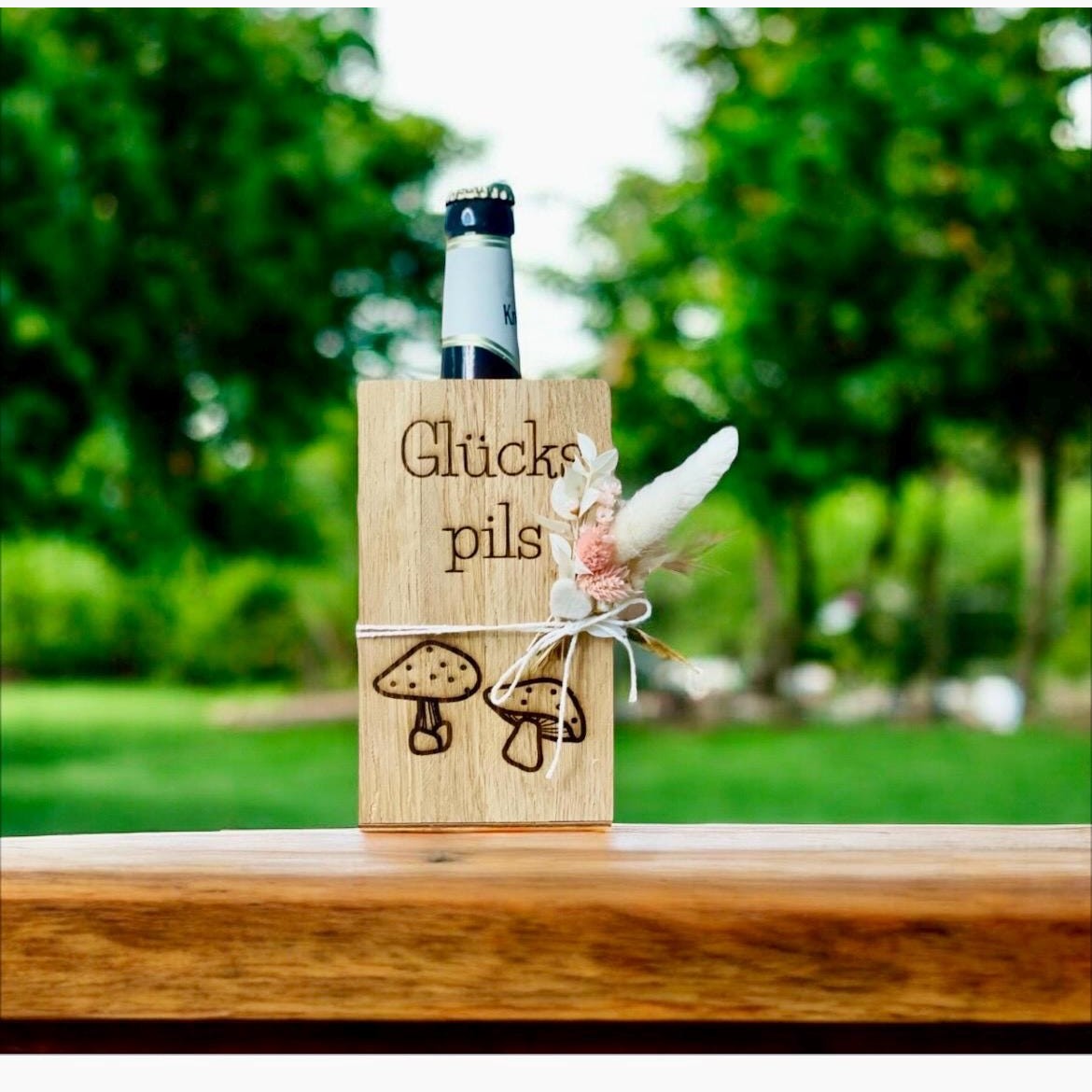 Flaschenbox aus Holz mit Gravur “Glückspilz” Flaschenbox Das Glückswerk