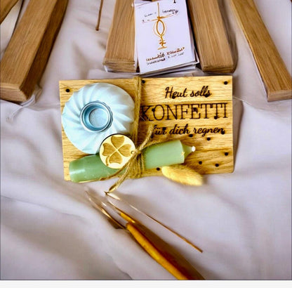 Geburtstags-Set mit Holzbrett, Gugelhupf-Kerze und Geschenkanhänger