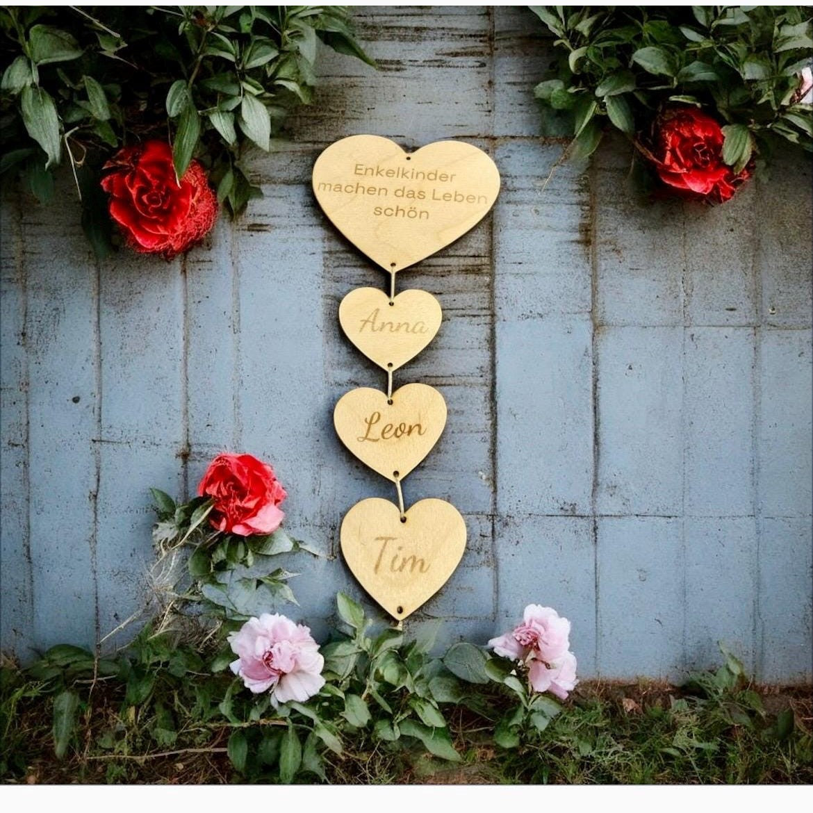Handgefertigte Holzgirlande: Eine Liebevolle Hommage an Oma und Enkel Girlande Das Glückswerk