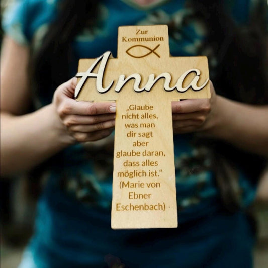 Christliches Geschenk zur Taufe oder Kommunion Kreuz mit Namen Kreuz Das Glückswerk