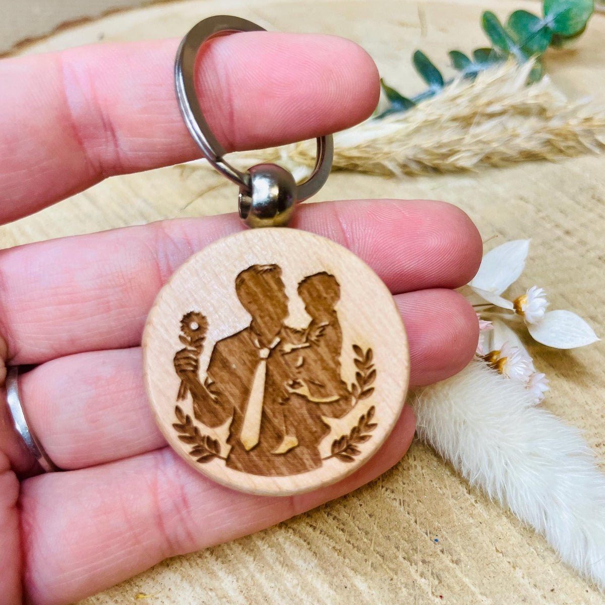 Runder Holz-Schlüsselanhänger mit Papa-Sohn/Tochter Gravur – Perfektes Vatertagsgeschenk für Papa Schlüsselanhänger Das Glückswerk