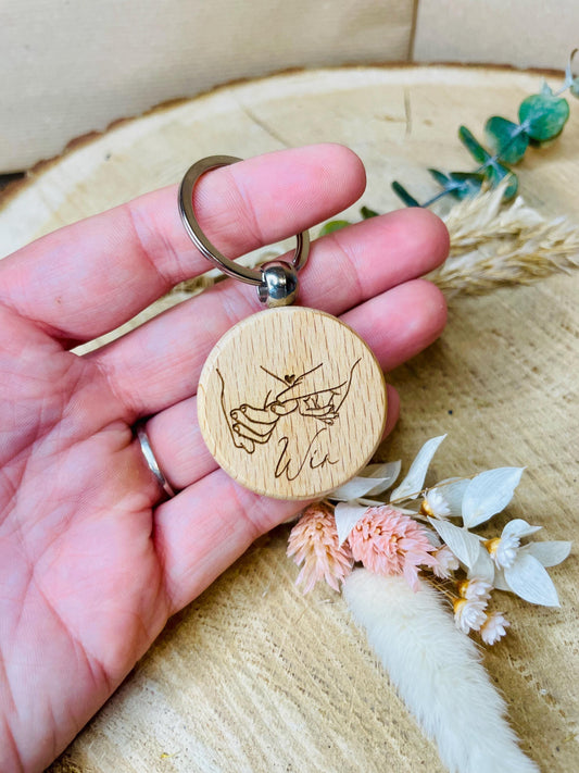 Runder Holz-Schlüsselanhänger mit Paar- und Familiengravur – Perfektes Geschenk für Paare, Familien und Freunde
