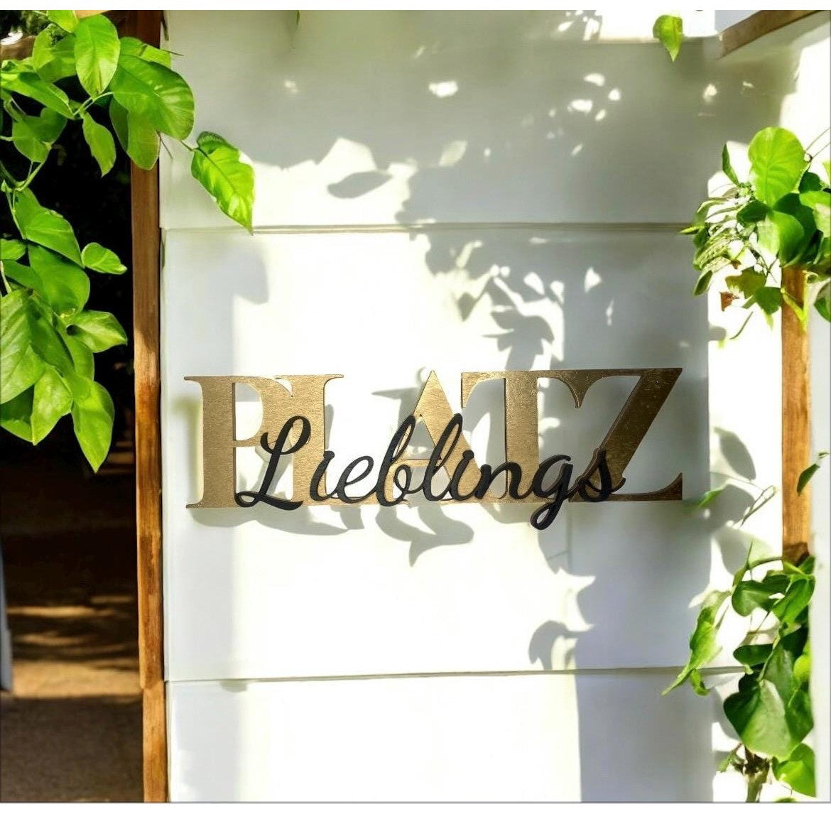 Lieblingsplatz Lieblings Platz Schild aus Holz schwarz lackiert und Natur Schriftzug Türschild Das Glückswerk