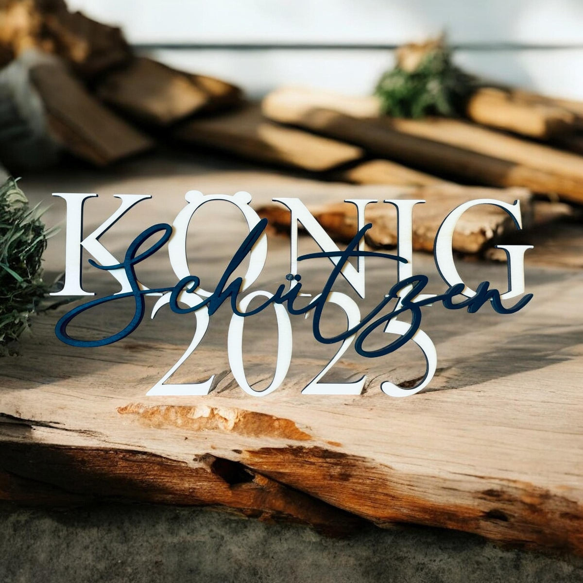 Schützen König 2025 Schild aus Holz –Schwarz lackiert mit Natur-Schriftzug Perfektes Geschenk für den Schützenkönig & Königstisch 28 cm lang Namensschild Das Glückswerk
