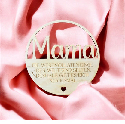Holzkranz Mama mit Gravur, personalisiertes Holzschild Wanddeko, Geschenk zum Muttertag 10-29 cm, DasGlueckswerk, Dekoration, Door Hangers, Holz