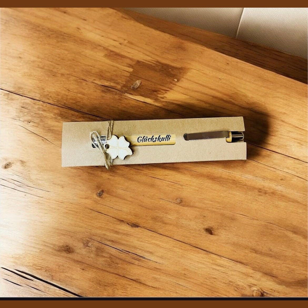 Kugelschreiber Glückskulli mit Geschenkverpackung und glücksklee Kugelschreiber Das Glückswerk