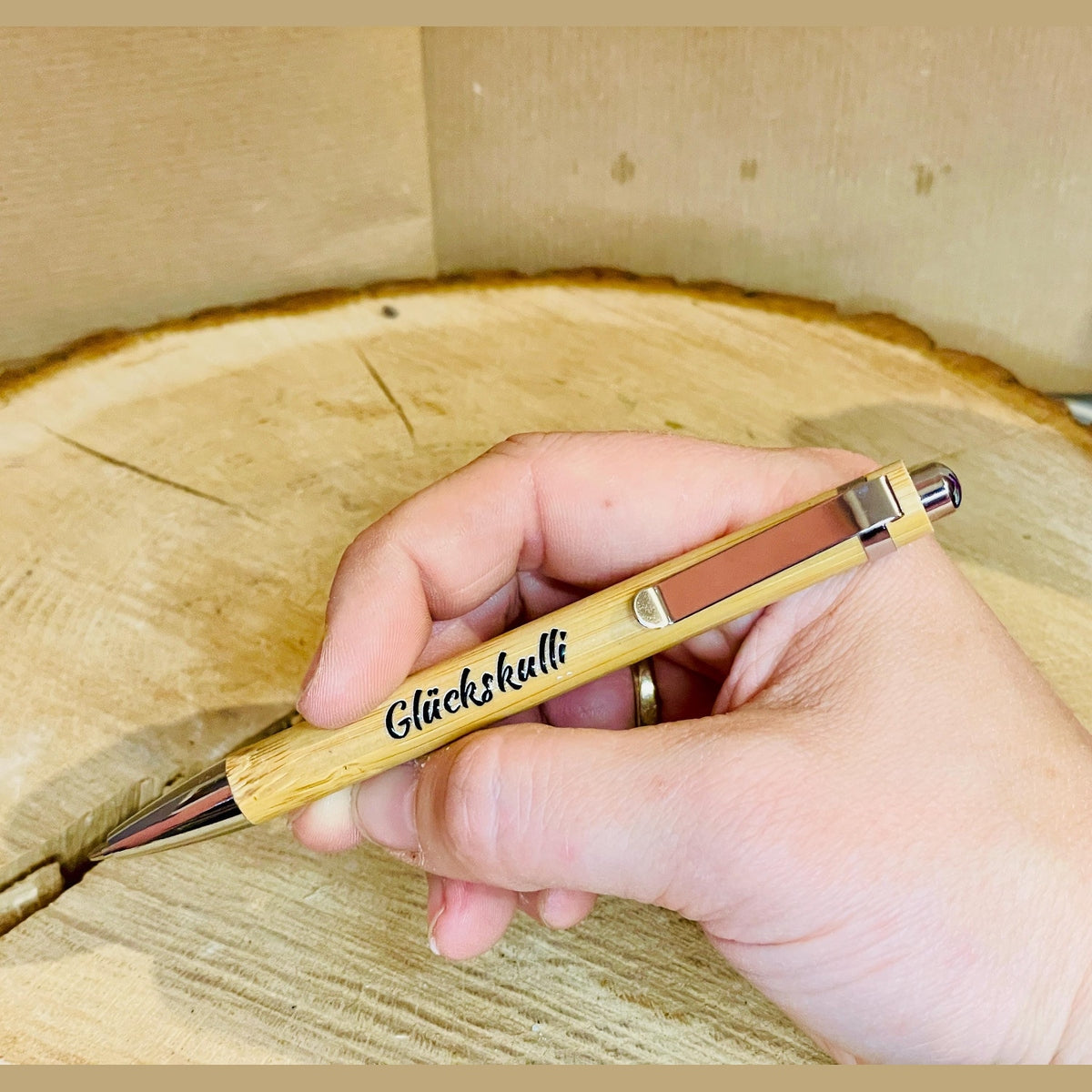 Kugelschreiber Glückskulli mit Geschenkverpackung und glücksklee Kugelschreiber Das Glückswerk