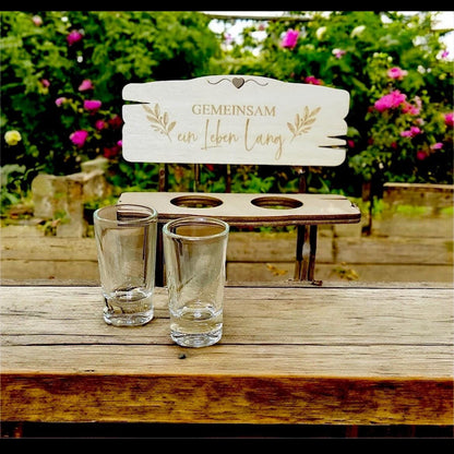 Holzbank mit 2 Schnapsgläsern und Personalisierter Gravur GEMEINSAM ein Leben lang als Hochzeitsgeschenk paargeschenk Schnapsbank Das Glückswerk