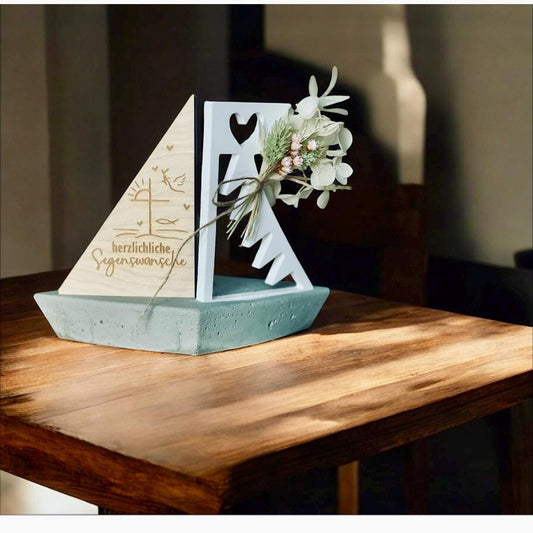 Teelichthalter in Boot-Form mit Gravur, ideal als Geschenk zur Taufe, Kommunion oder Konfirmation: "herzliche Segenswünsche" gravur Teelichhalter Das Glückswerk