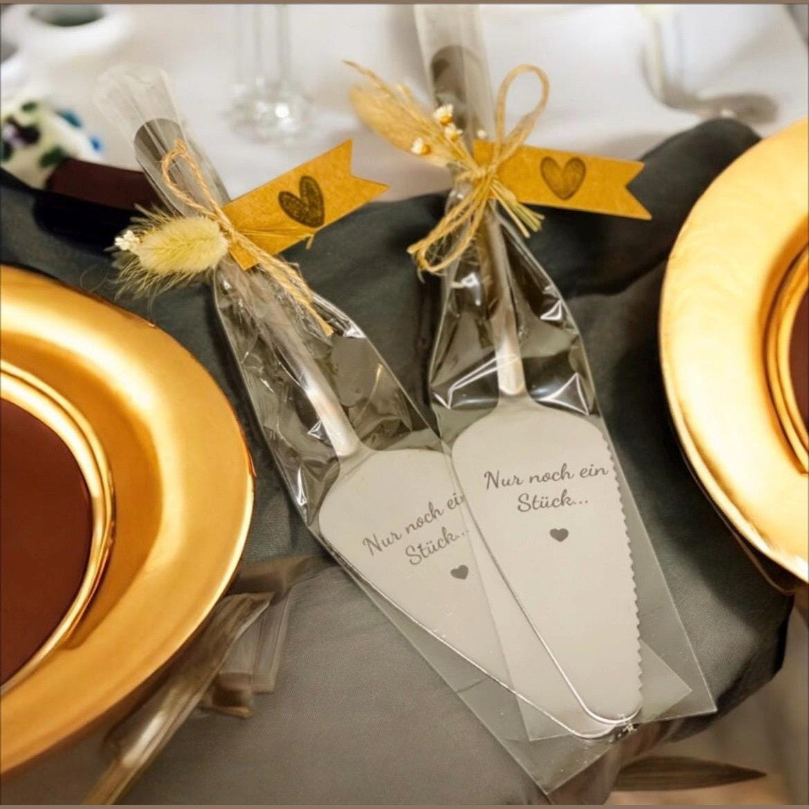 Tortenheber aus Gold schwarz silber zum Kuchen anschneiden und Ausgeben z.B. für Hochzeitstorten Tortenheber Das Glückswerk