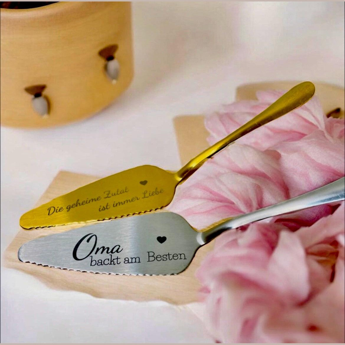 Tortenheber aus Gold schwarz silber zum Kuchen anschneiden und Ausgeben z.B. für Hochzeitstorten Tortenheber Das Glückswerk