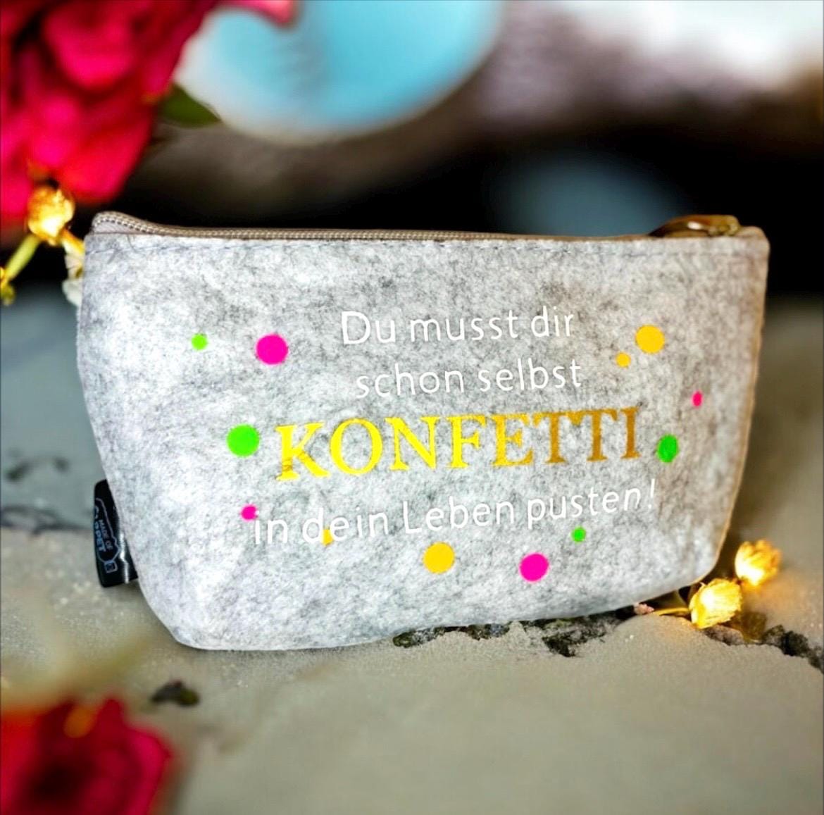Kosmetiktasche Spruch Konfetti, Schminktasche aus RPET, Geschenk für beste Freundin, DasGlueckswerk, Hochzeit & Liebe, Cosmetic Bags, filz